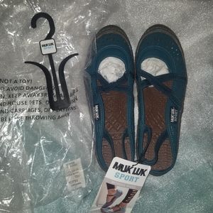 Muk Luk sport NWT